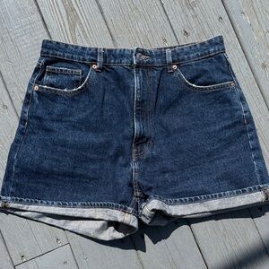 Zara size 14 women’s curvy dark denim shorts